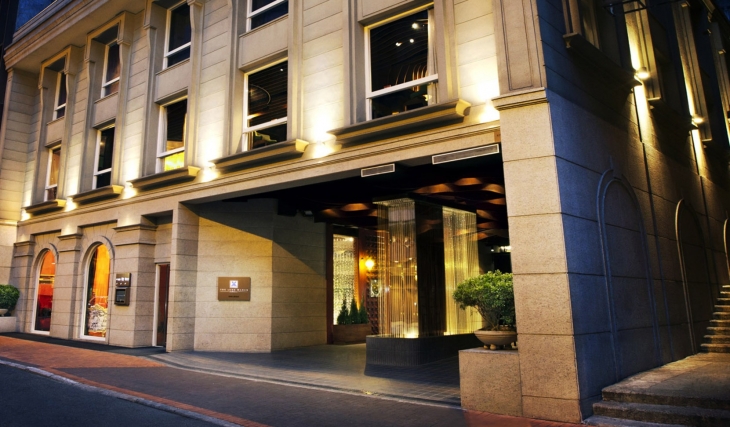 The Luxe Manor