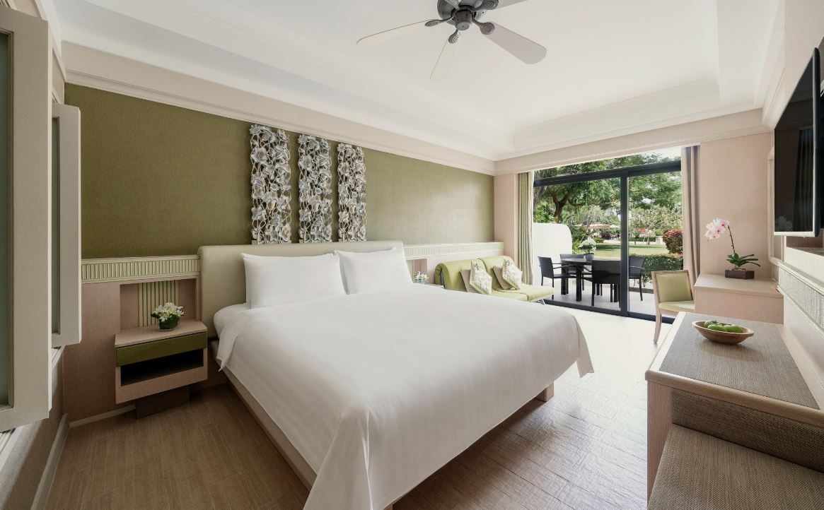 Shangri La Deluxe room