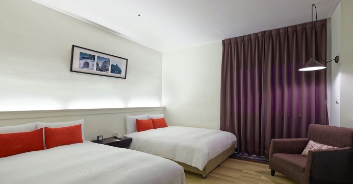 53 Hotel Family Room P