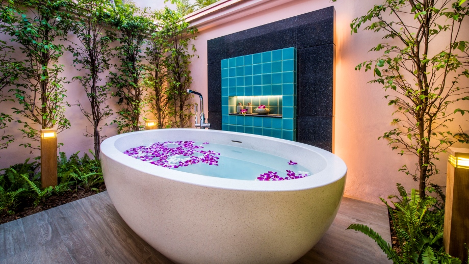 Banyan Pool Villa Exterior Bathtub