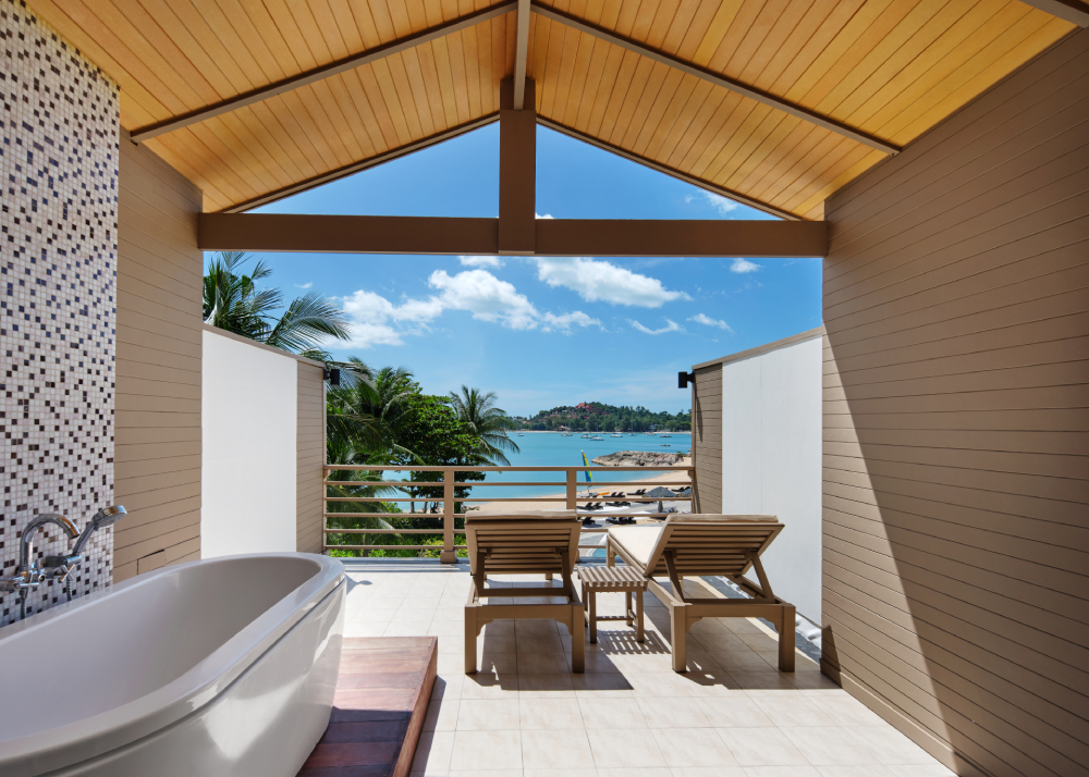 GRTHTB - Beachfront Suite - Outdoor Bathtub (1).jpg