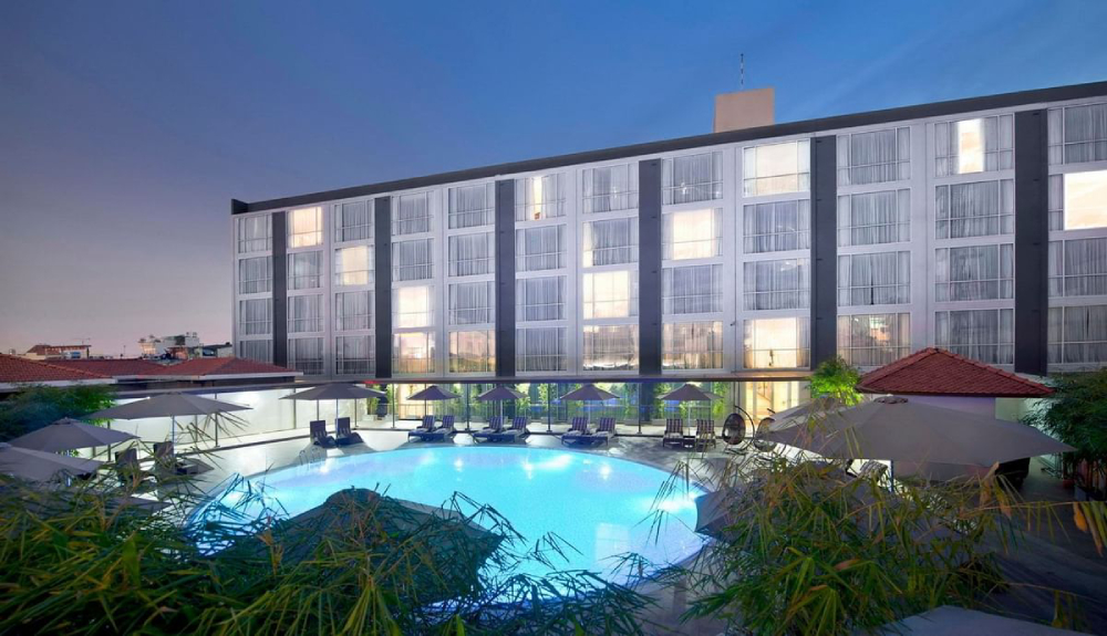 website eastin grand.jpg
